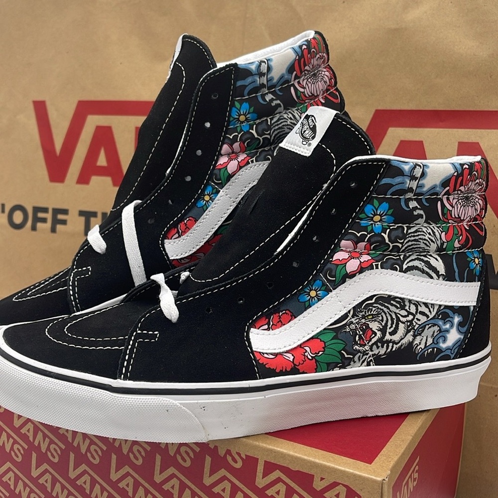 Vans Men’s High-Top Sneakers Sk8-Hi
Tiger Floral Multi/True White
VN000BW76GL - Picture 7 of 16